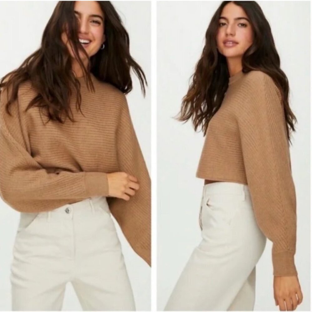 Wool sweater Small tan soft cropped turtleneck beach